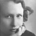 Closeup B&W photo portrait of Edna St Vincent Millay, with chin in hand.